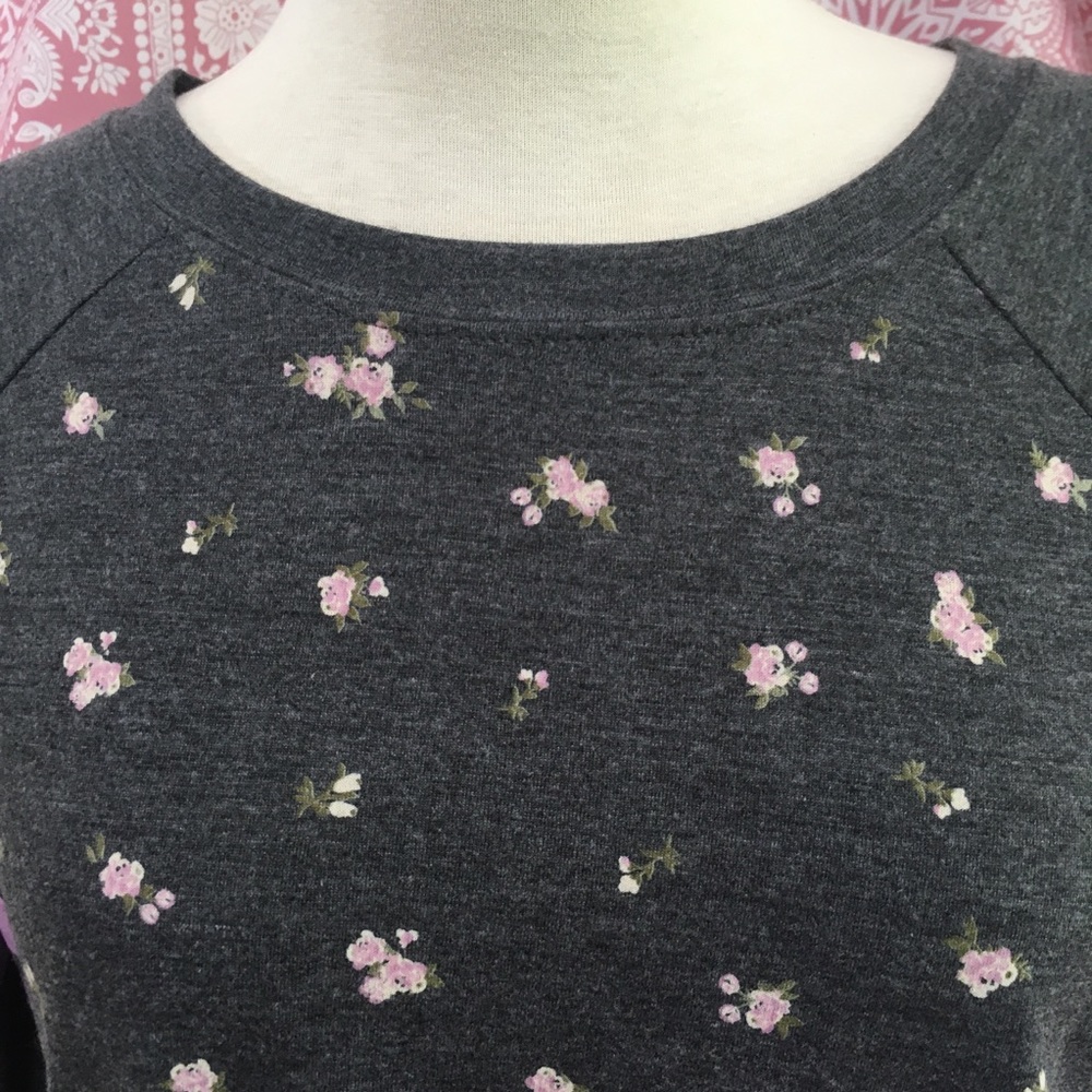 🌷3 Tops for $18 - NWT Arizona Jean Co. Grey Floral Crew Neck Shirt - Picture 7 of 16